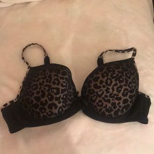 Super cute bra. Never worn. Price is negotiable